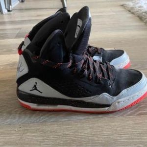 Women’s Jordan flight sneakers 6.5/kids size 5.5Y